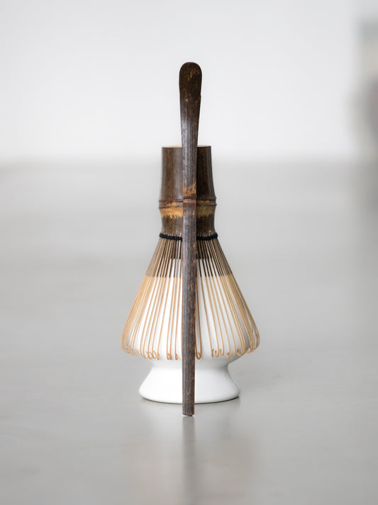 Matcha-TEEZUBEREITUNGSSET - Besen, Besenhalter in Mattweiß und Löffel